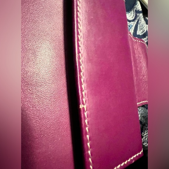 Authentic Gucci wallet. Gently used. Comes with original box. No dust bag. - Picture 5 of 6